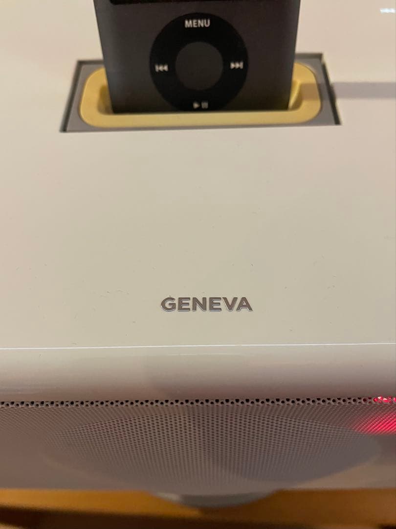 ホワイト色GENEVA Sound System Model S