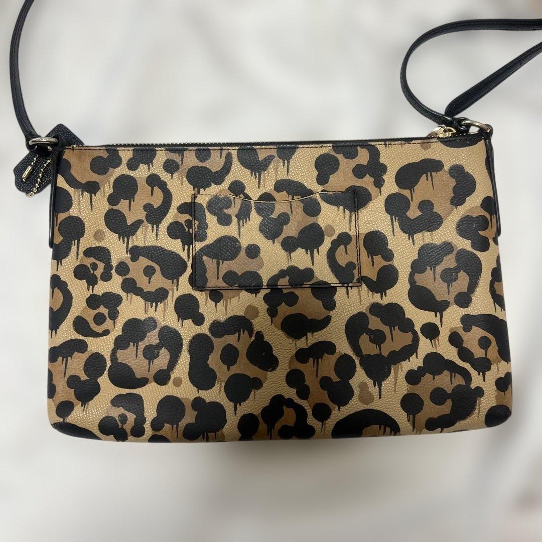 【安心の鑑定あり】コーチ　ショルダーバッグ クロスボディ　レオパード　ヒョウ柄