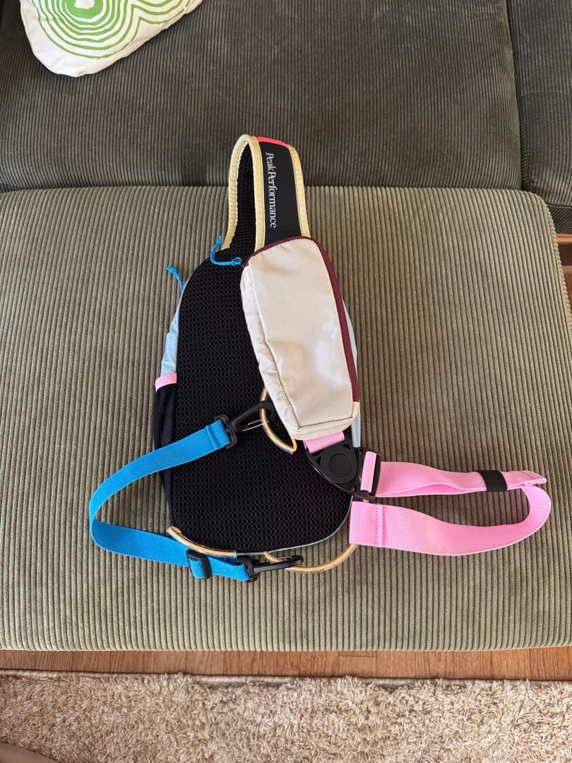 ピークパフォーマンス　アウトドアスリングバッグ4.5L