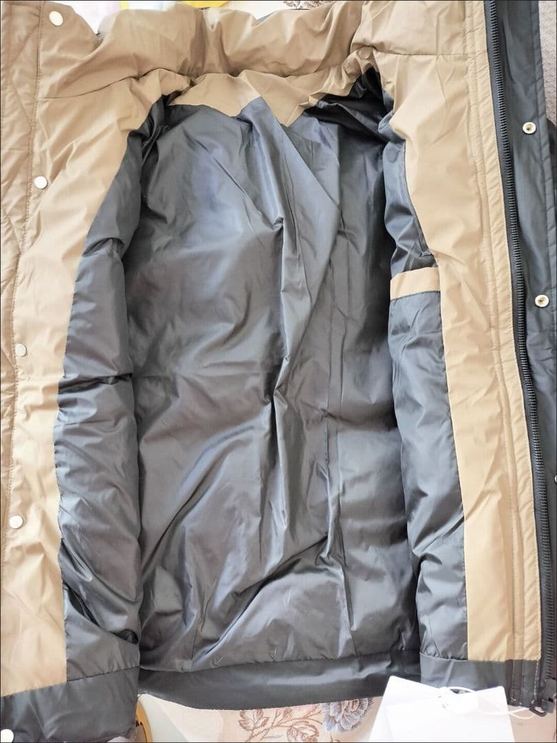 ブラック ダウンジャケット フロントボタン