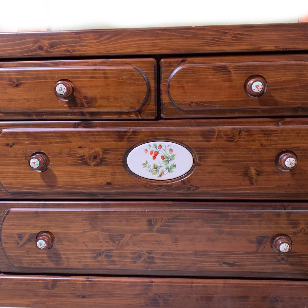 昭和レトロタンス　いちご柄