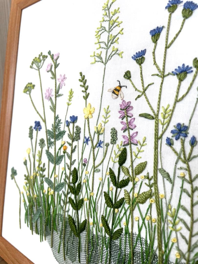 青木和子　刺繍　完成品　ガーデン　③