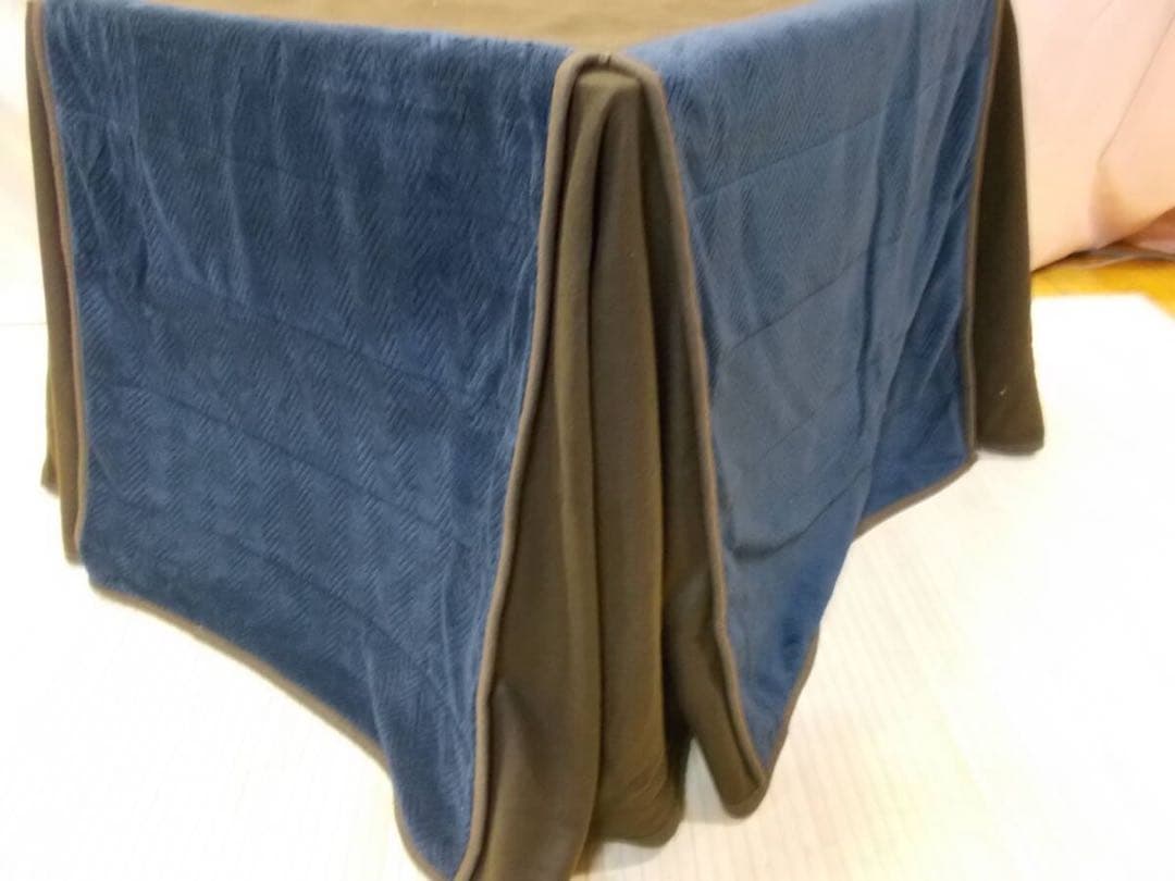 ダイニングこたつ布団80cm用　正方形 220×220cm ヘリンボーン　紺色