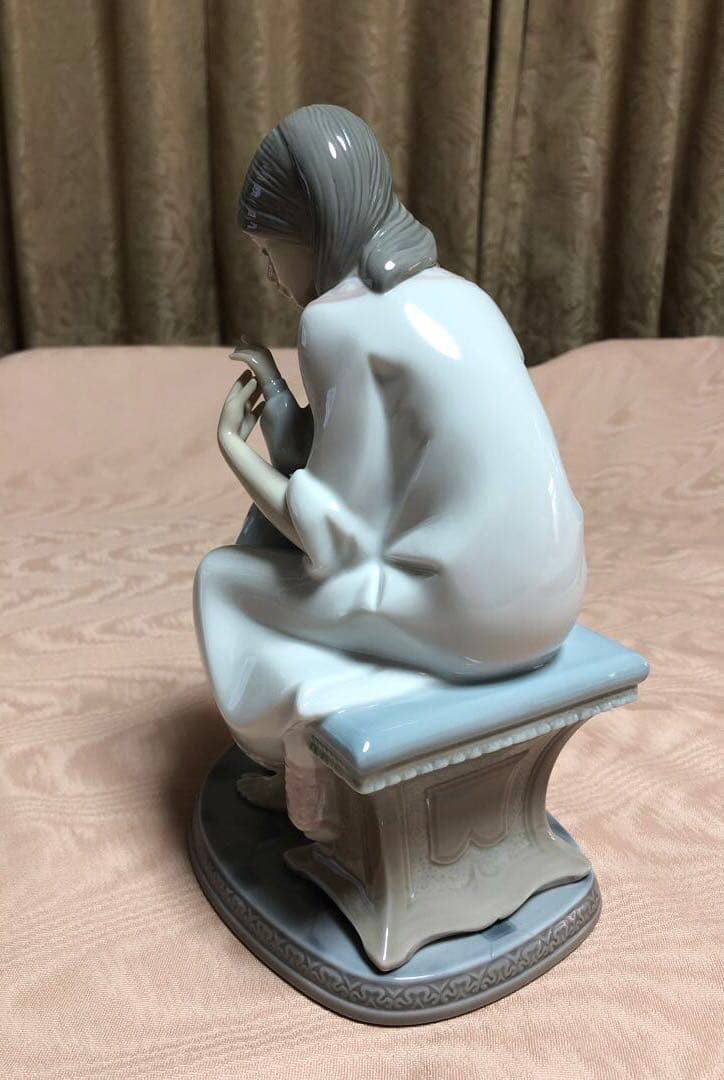 リヤドロ　　　お母さんと女の子