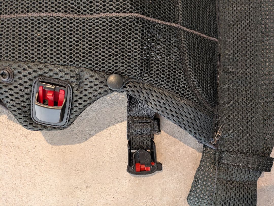 BABYBJÖRN 最上級モデル抱っこ紐　ベビーキャリアハーモニー ブラック