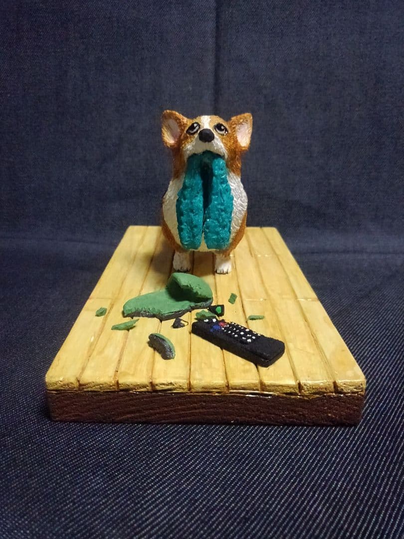 木彫りのコーギー