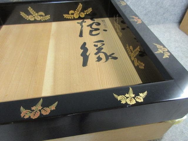 輪島塗寺尾宗光作黒塗蒔絵菊五三桐文炉縁共箱付き [B23896]