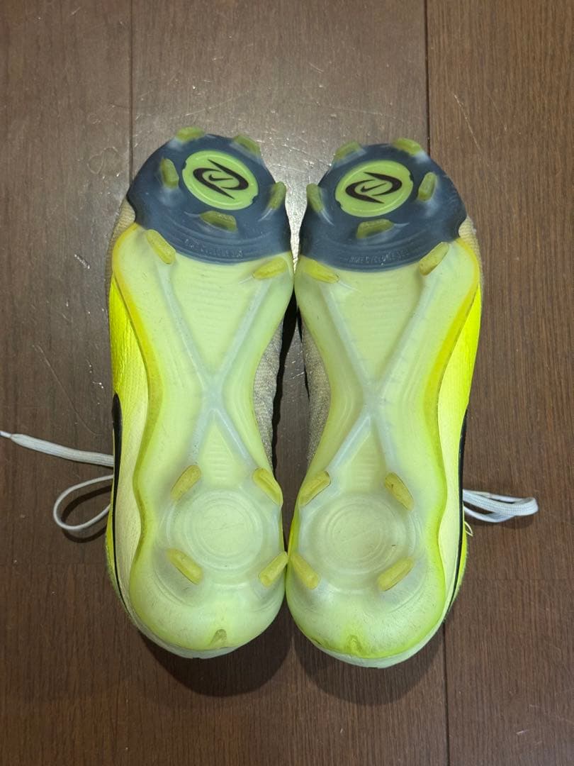 Nike サッカーシューズ ホワイト/イエロー