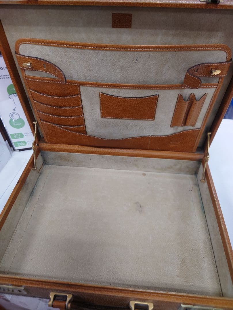 LOEWEのアタッシュケース