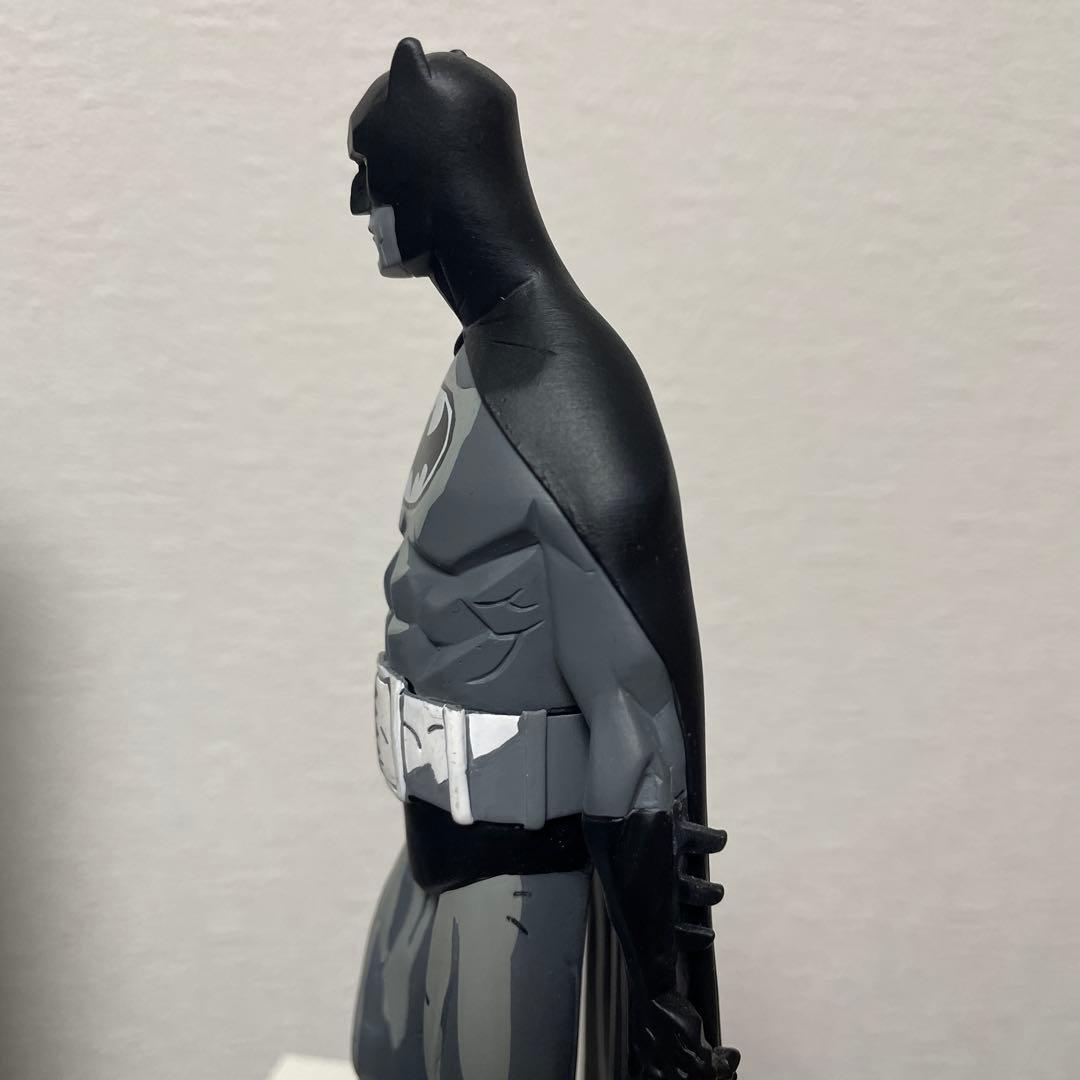 ＤＣバットマン ブラック＆ホワイト フィギュア マイク・ミニョーラ スタチュー