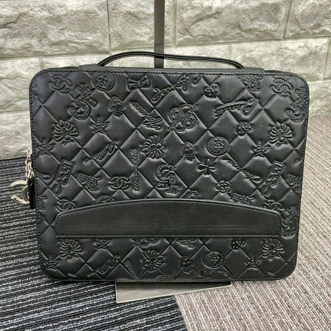 美品　CHANEL　シャネル　ラムスキン　iPadケース　アイコン　ブラック