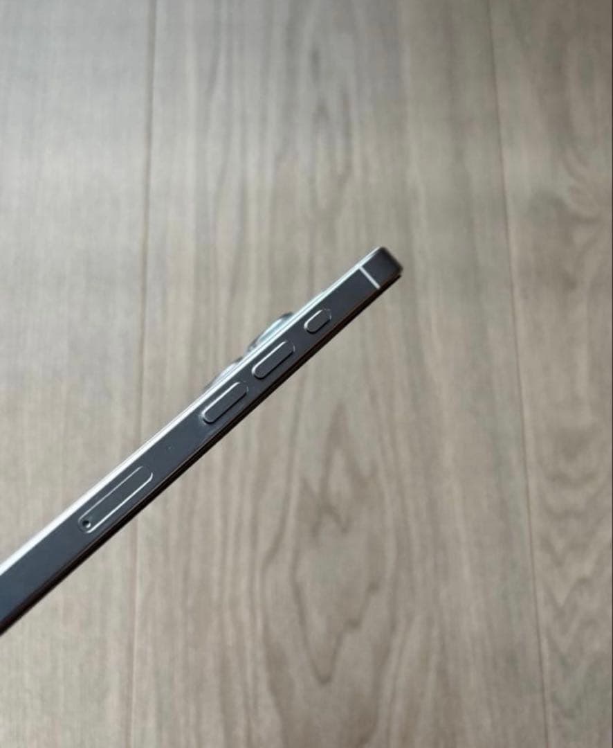 本日最終値下げ希少！コメント要　美品　iPhone16pro ホワイトチタニウム