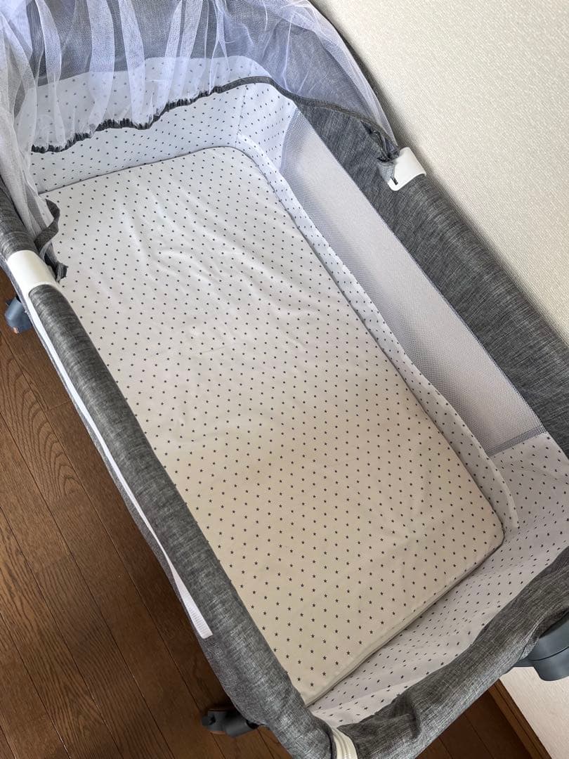 折りたたみ可能ベビーベッド
