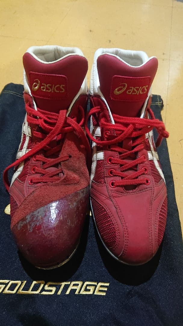 最終値下げasics スパイクシューズ 赤