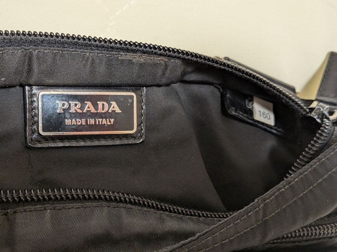 PRADA プラダ ナイロン ショルダーポーチ ブラック サコッシュ