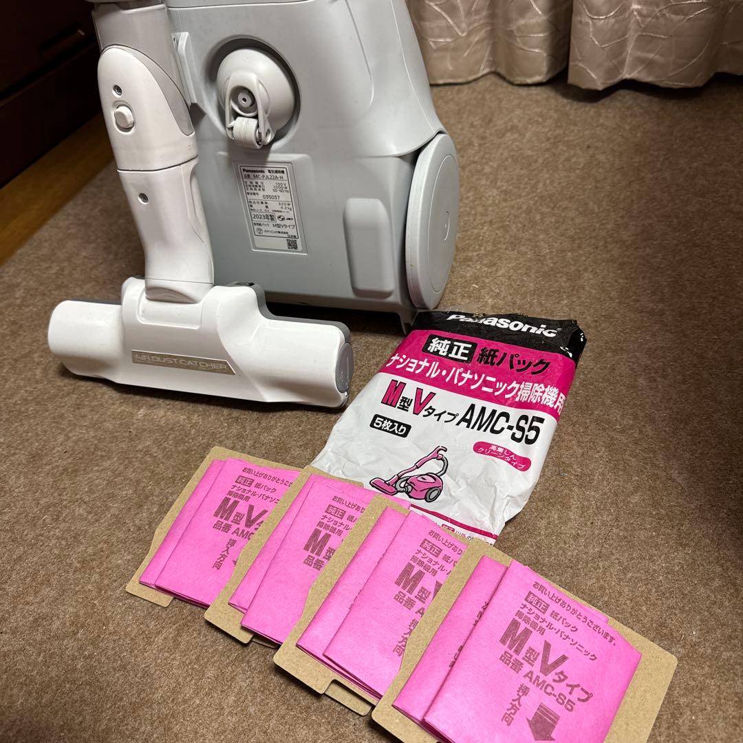 【美品】2023年製　Panasonic掃除機
