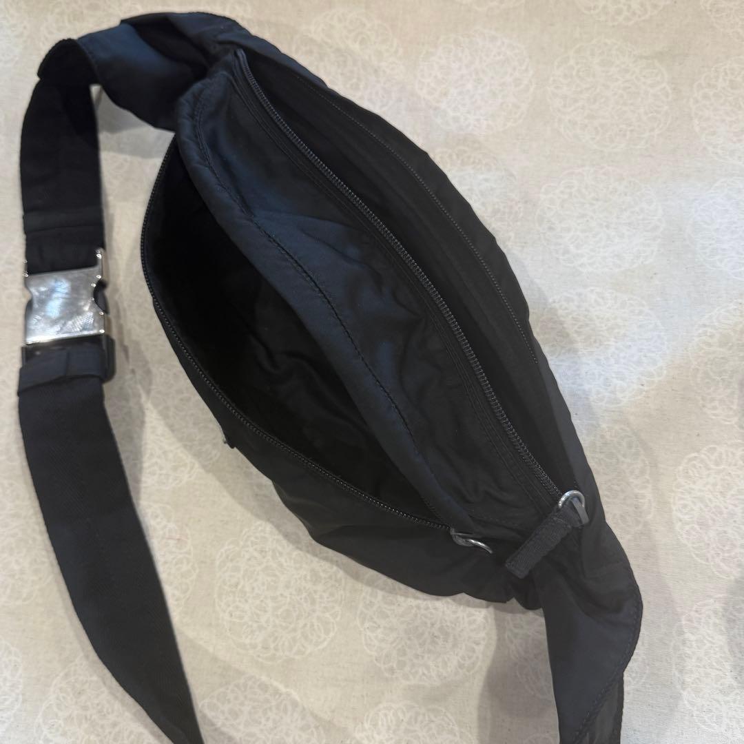 プラダ　ウエストポーチ　ボディバッグ　三角ロゴ　ブラック