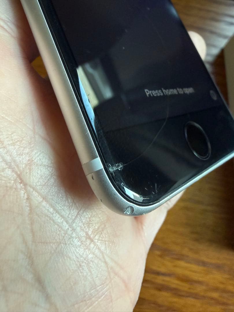 Apple iPhone SE (第2世代後期) 64GB ホワイト