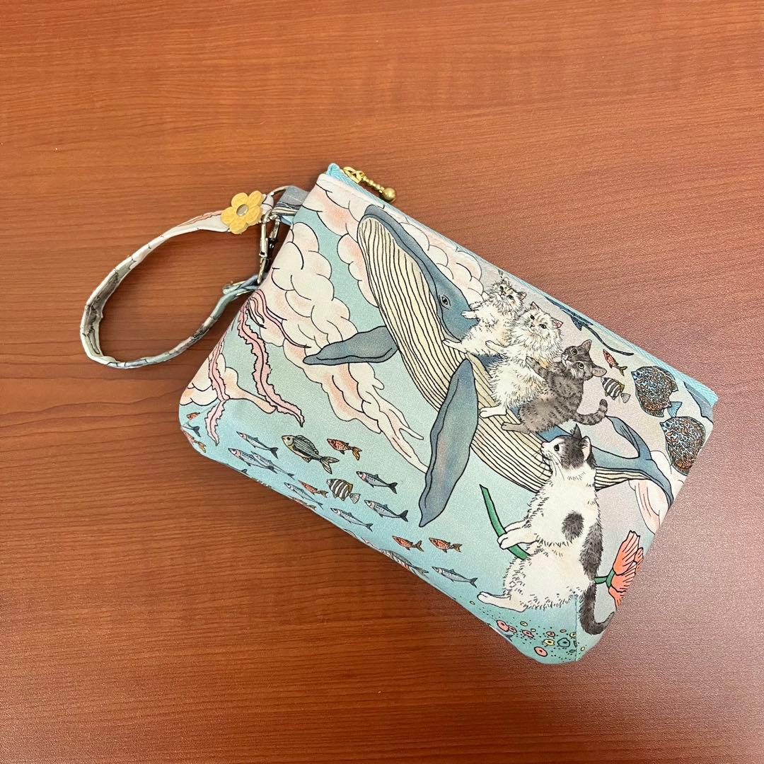 おとぎの国の猫と仲間たちハンドメイド　A4サイズトートバック＆18㎝ポーチセット