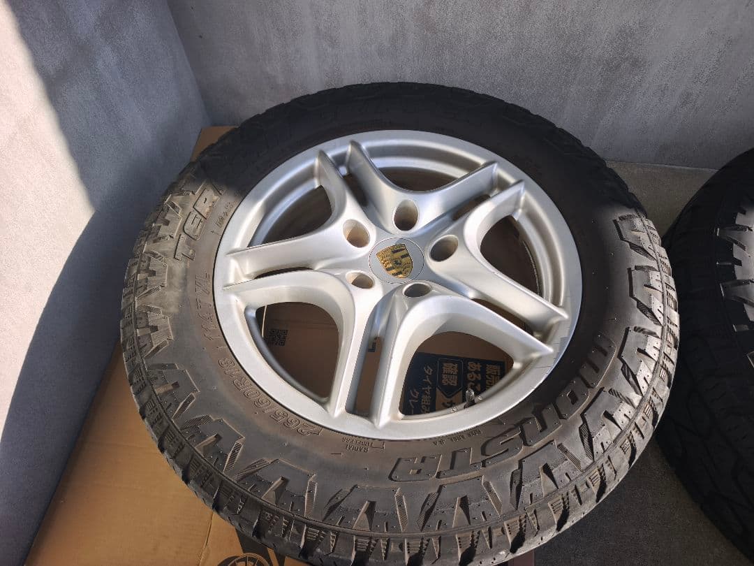 カミラ様　ポルシェ　カイエン　18インチ　ホイールタイヤ 4本セット　溝残有り