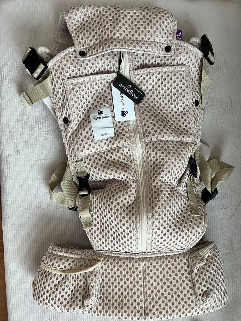【試着のみ・美品】bebe swan 抱っこ紐 サンドベージュ　タグ付き