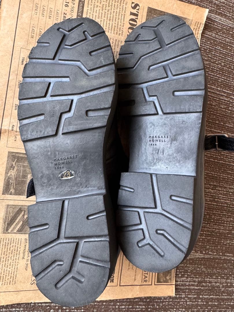 トラックソールＴストラップシューズ ／マーガレット・ハウエル アイデア