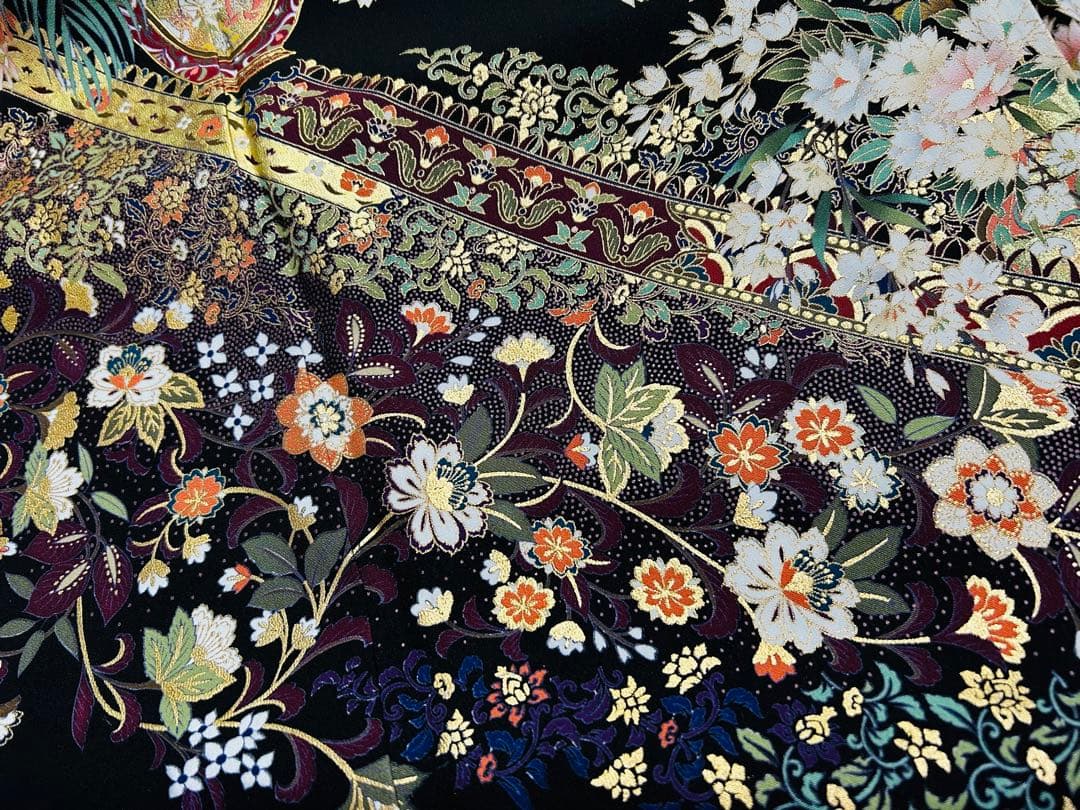 新品　エレガントで女性の魅力を最大限に発揮する手書き友禅黒留袖フルセット