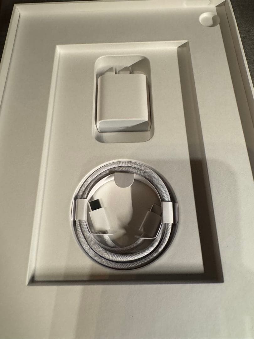 iPad A16 第11世代　Wi-Fi 128GB シルバー