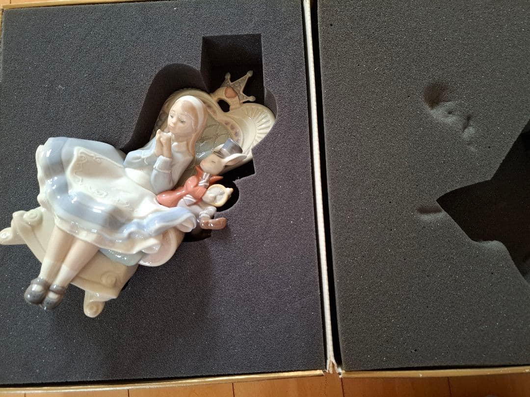 リヤドロ　 アリス・イン・ワンダーランド　不思議の国のアリス