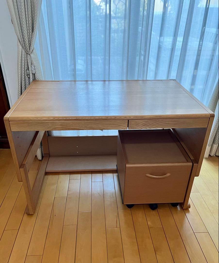 カリモク × ベネッセ 【学習机セット:① 机 】集中できる環境を考えた 学習机