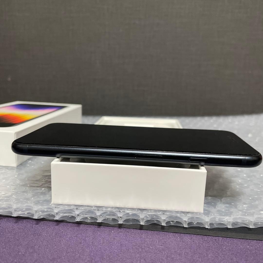 iPhone SE (第3世代) ブラック 本体　64GB