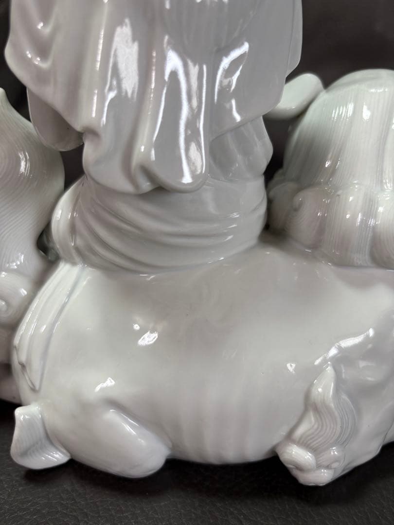 獅子　置物　獅子に乗った観音様