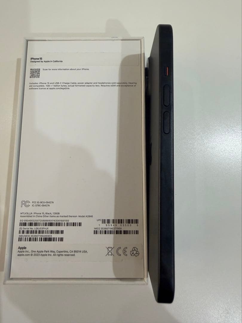 【美品】iPhone 15 128GB SIMフリー Faroケース付