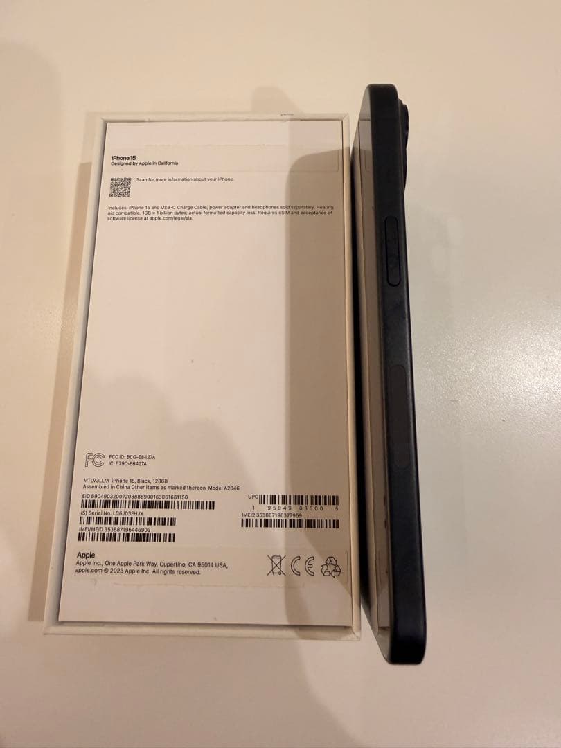 【美品】iPhone 15 128GB SIMフリー Faroケース付