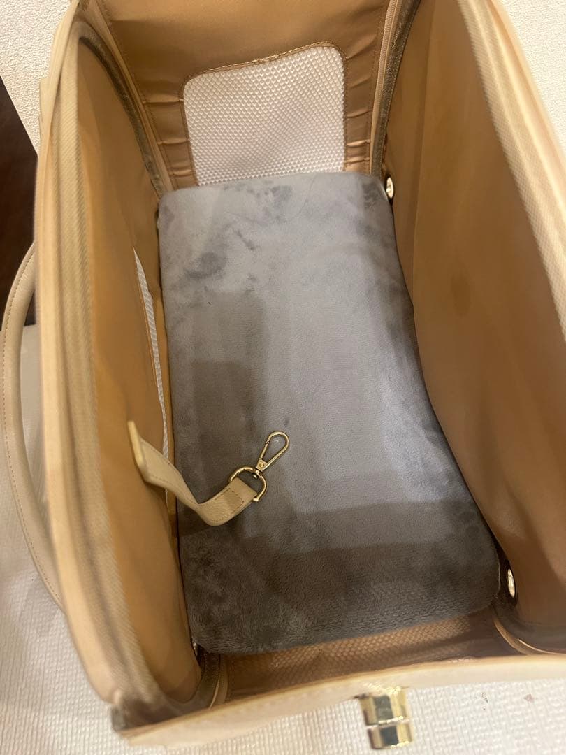 ペットキャリーバッグ 猫 犬 折りたたみ式 防水性 耐久性 高級PUレザー