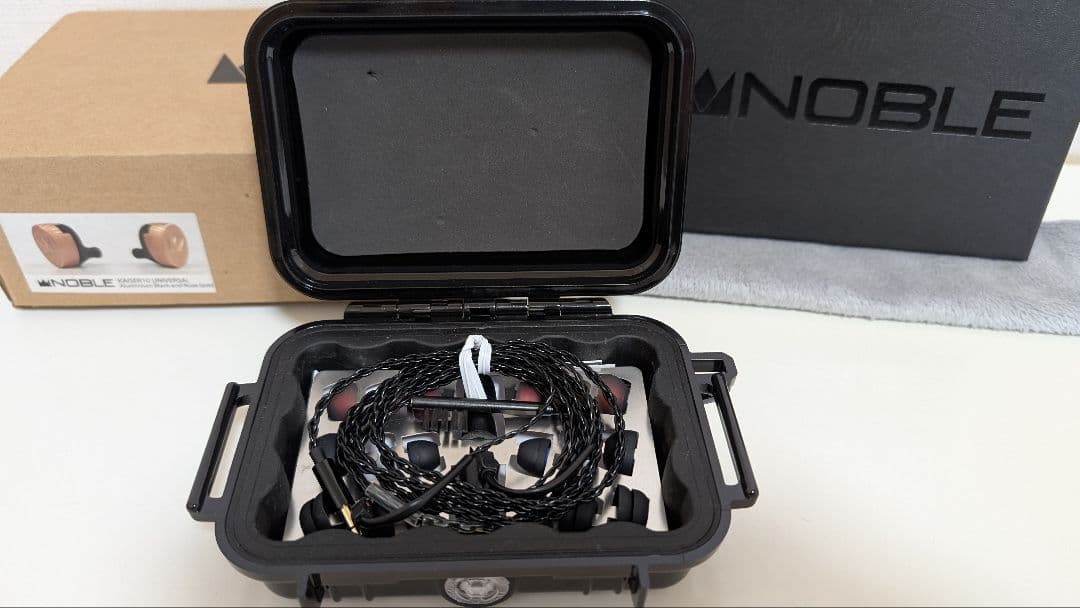 イヤホン Kaiser 10 Universal Black & Rose Gold