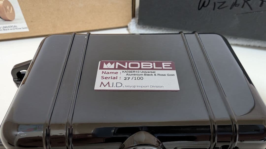 イヤホン Kaiser 10 Universal Black & Rose Gold