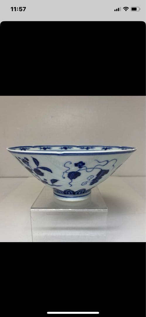 大明宣德年製款青花花纹碗。青と白の花柄。