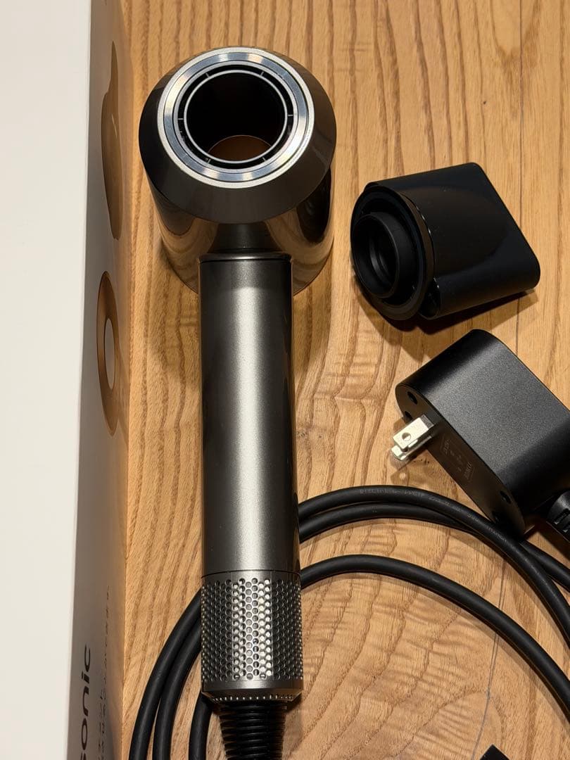 美品　ダイソン ヘアドライヤー ニッケル／コッパー HD08 BNBC