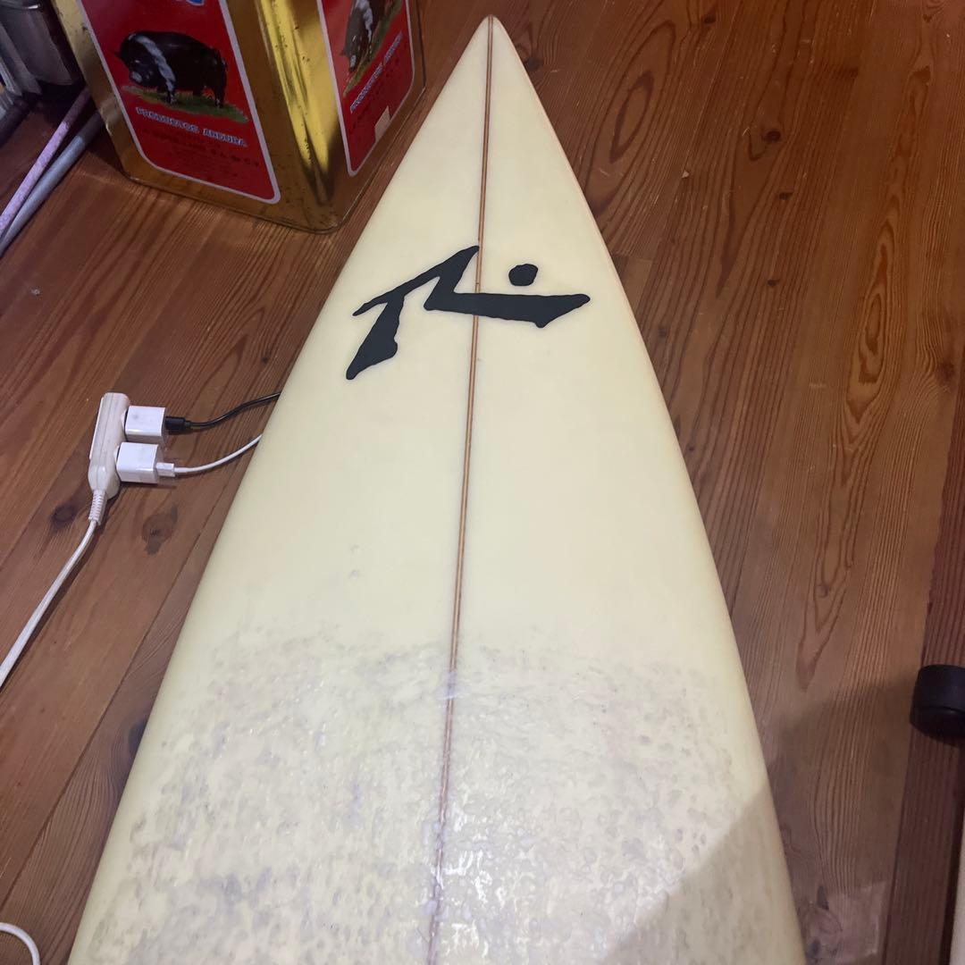 ラスティサーフボードサイズ6.8ぐらい厚み6センチ幅43ぐらいです