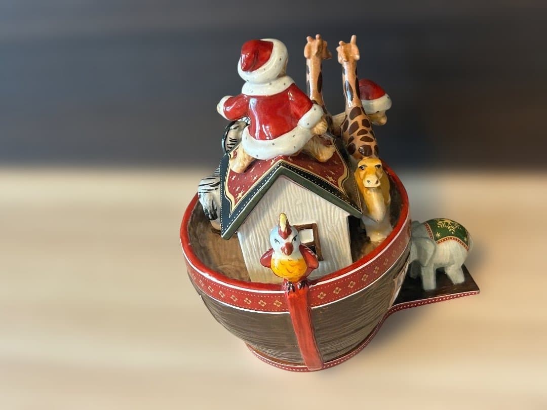 サンタと動物の船型クリスマス飾り