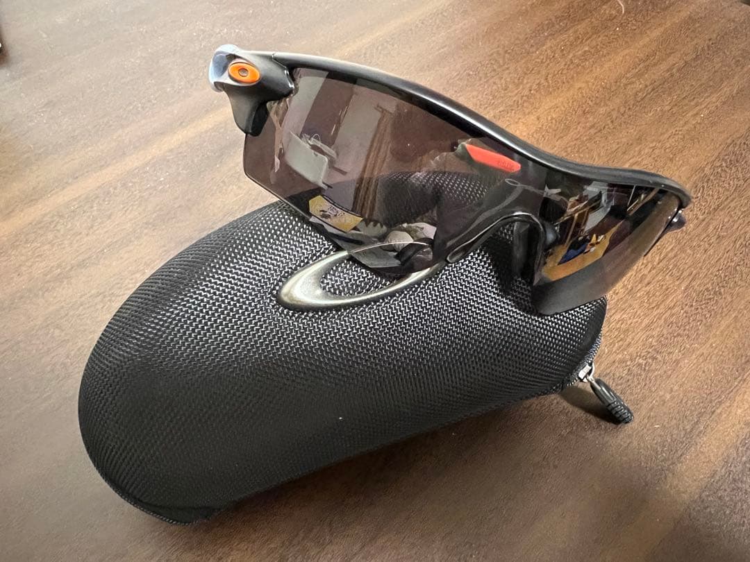 オークリー サングラス　ジャイアンツモデル