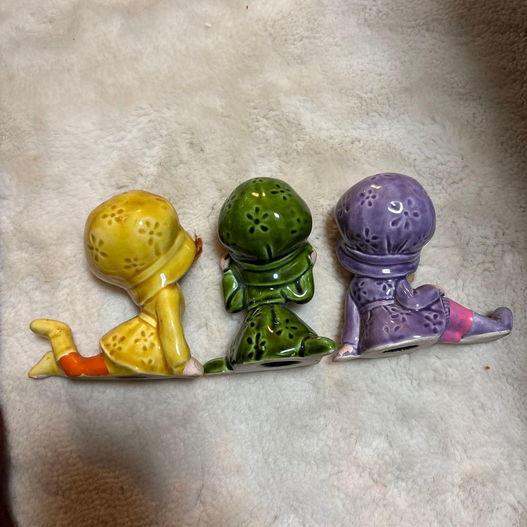 カラフルな陶器製子供の人形3体セット