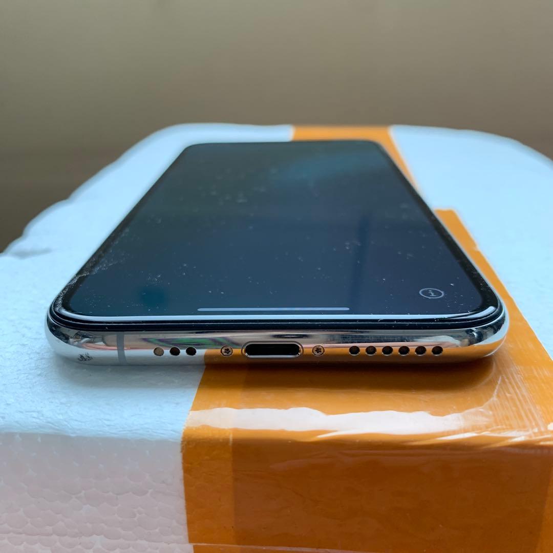 iPhoneXs 本体　64GB シルバー　simロックなし　非純正バッテリー