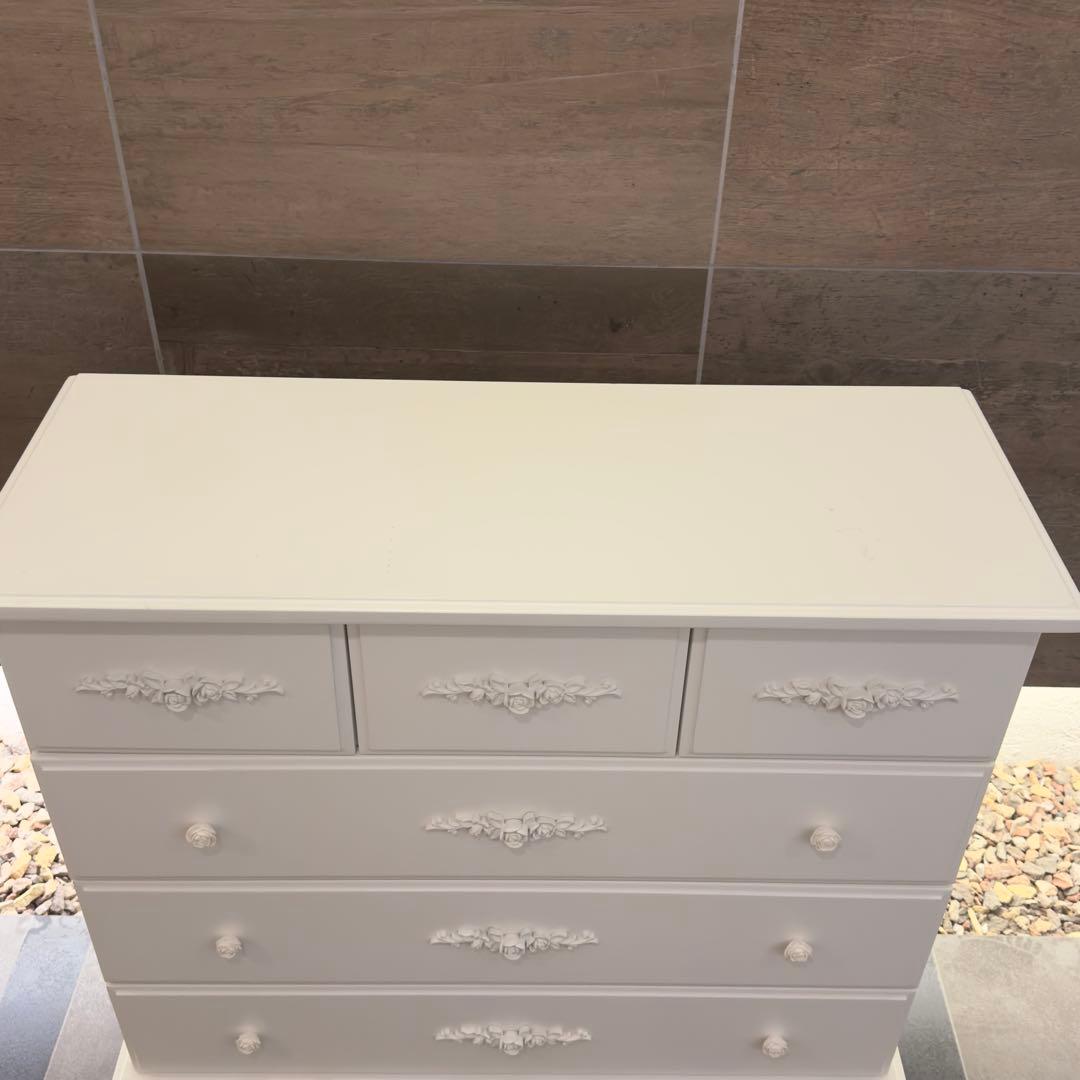 ベルーナ　ホワイト　クラシック　木製　チェスト 4段 花模様　猫脚　ねこ脚