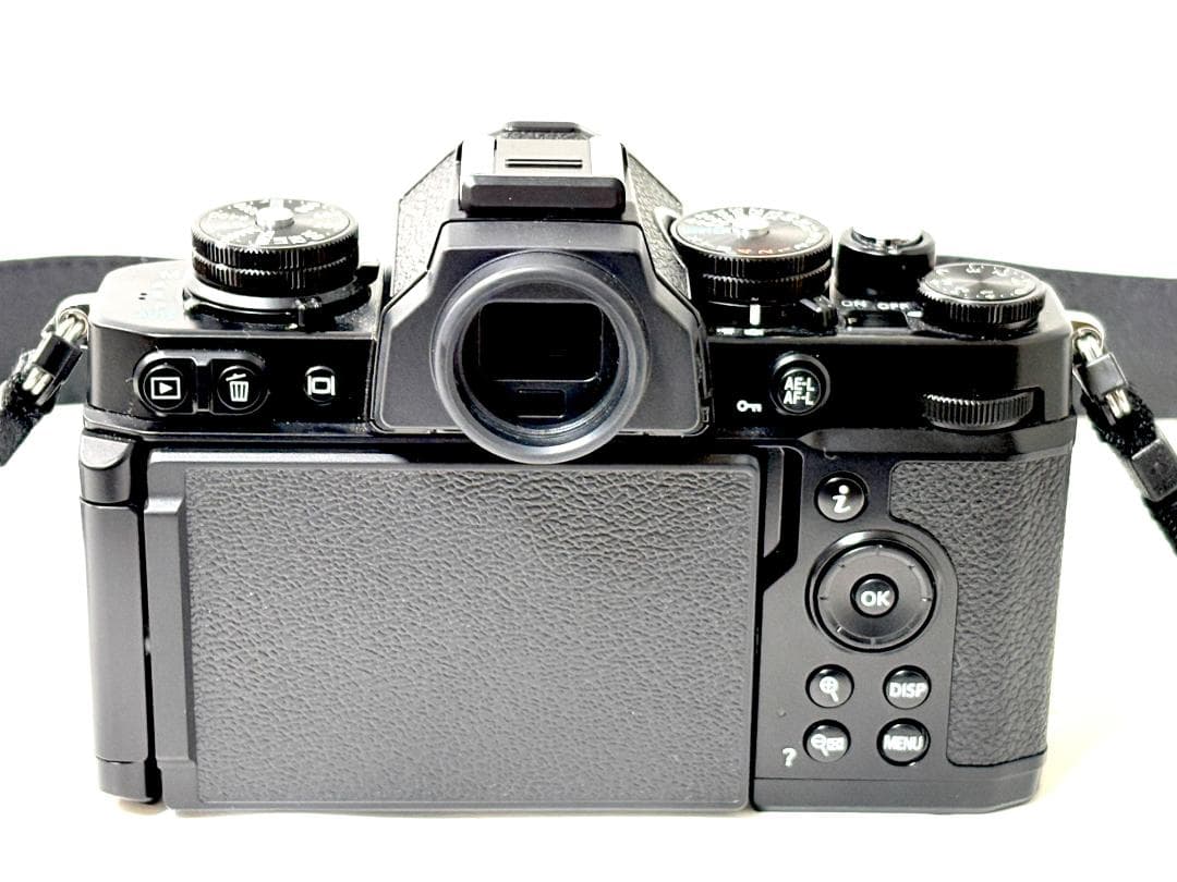 【ほぼ新品】 Nikon Z fc シャッター数 約311回　動作良好・返品保