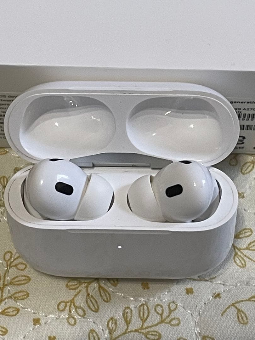 AirPods Pro（第2世代）MagSafe対応充電ケース カバーおまけ付き