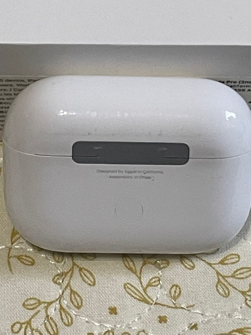 AirPods Pro（第2世代）MagSafe対応充電ケース カバーおまけ付き