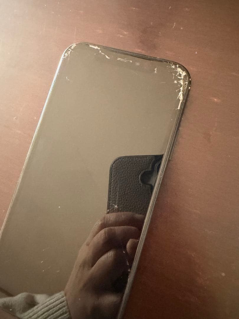 iPhone XR 画面割れ 【ジャンク品】128GB SIMフリー