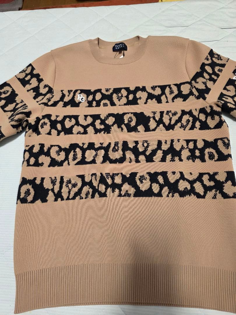 新品タグ付きPEARLY GATES レオパード柄ニット４